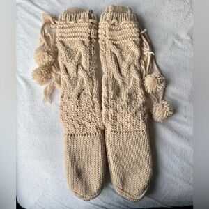 NWT UGG Cream Cozy Slippers XS Fits 5-7